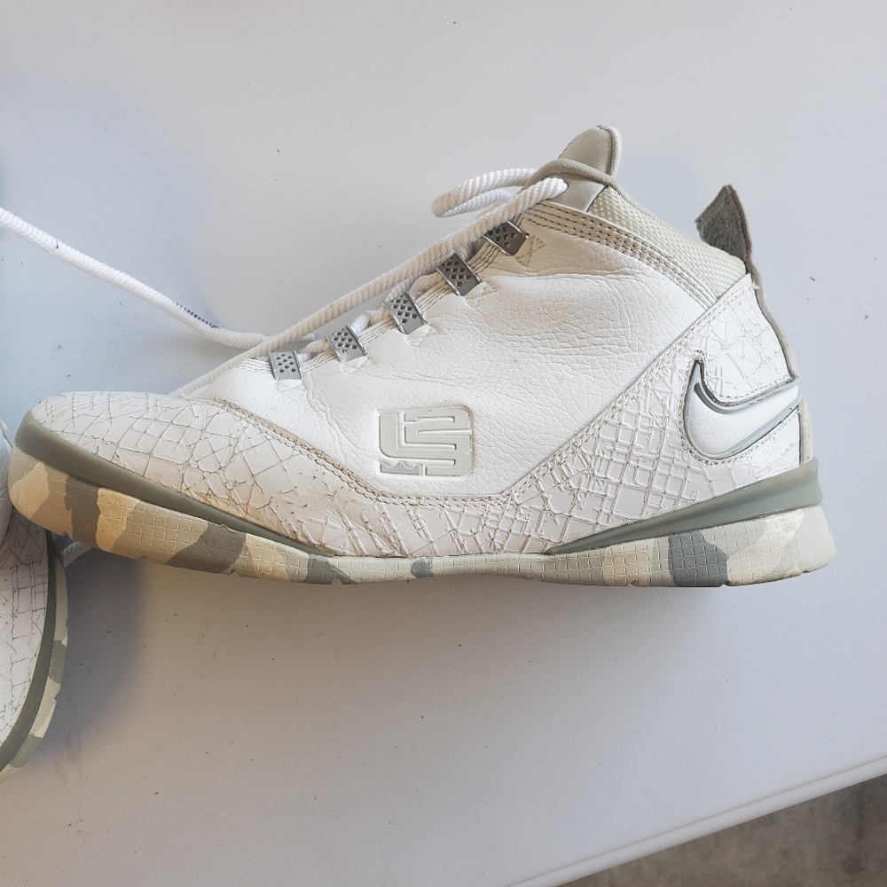 Nike LeBron Zoom Solider 2 Basketball Shoes